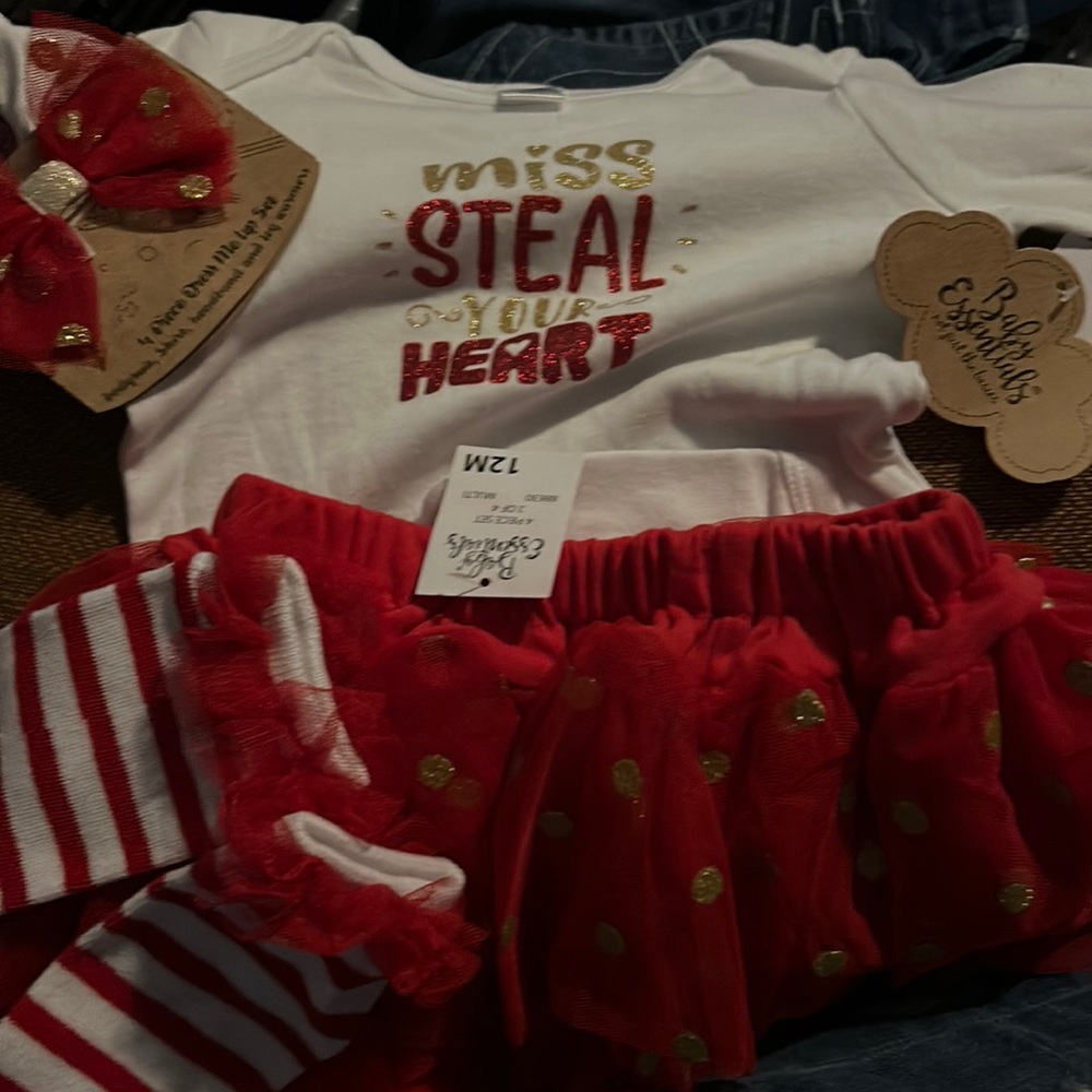 Brand new valentine day suit cute and ruffles